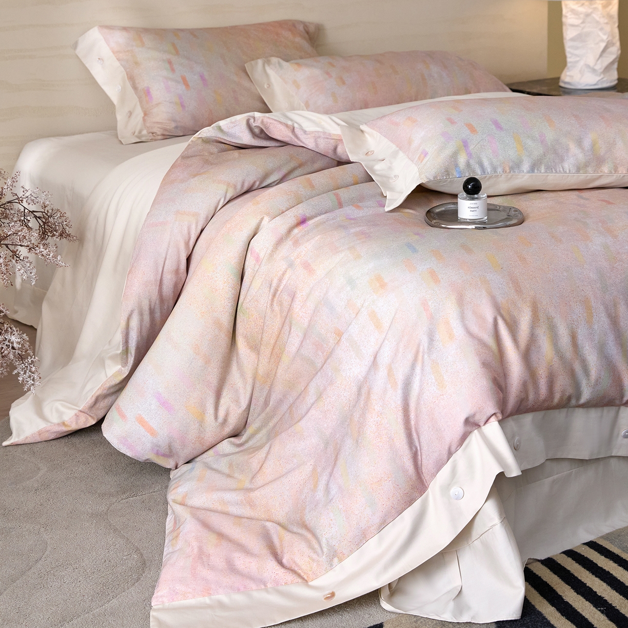 91家纺网 家纺一手货源 找家纺 梧桐树 2026新款60支长绒棉纯棉宽边纽扣系列四件套 N611繁星