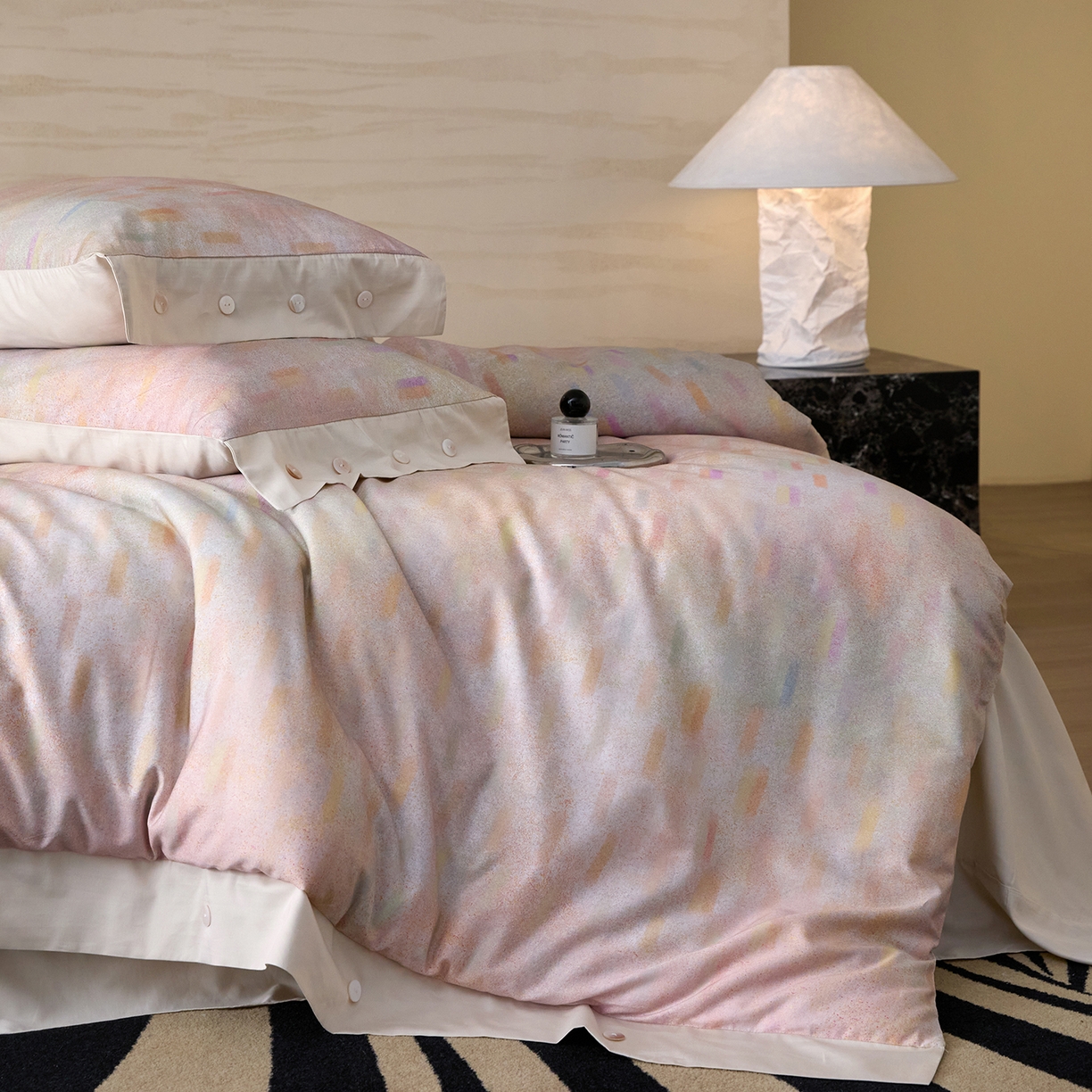 91家纺网 家纺一手货源 找家纺 梧桐树 2026新款60支长绒棉纯棉宽边纽扣系列四件套 N611繁星