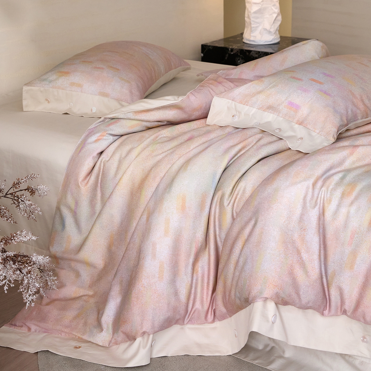 91家纺网 家纺一手货源 找家纺 梧桐树 2026新款60支长绒棉纯棉宽边纽扣系列四件套 N611繁星