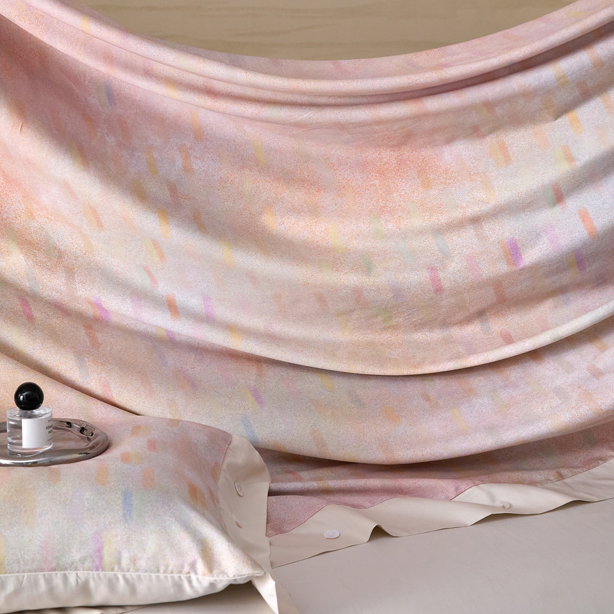 91家纺网 家纺一手货源 找家纺 梧桐树 2026新款60支长绒棉纯棉宽边纽扣系列四件套 N611繁星