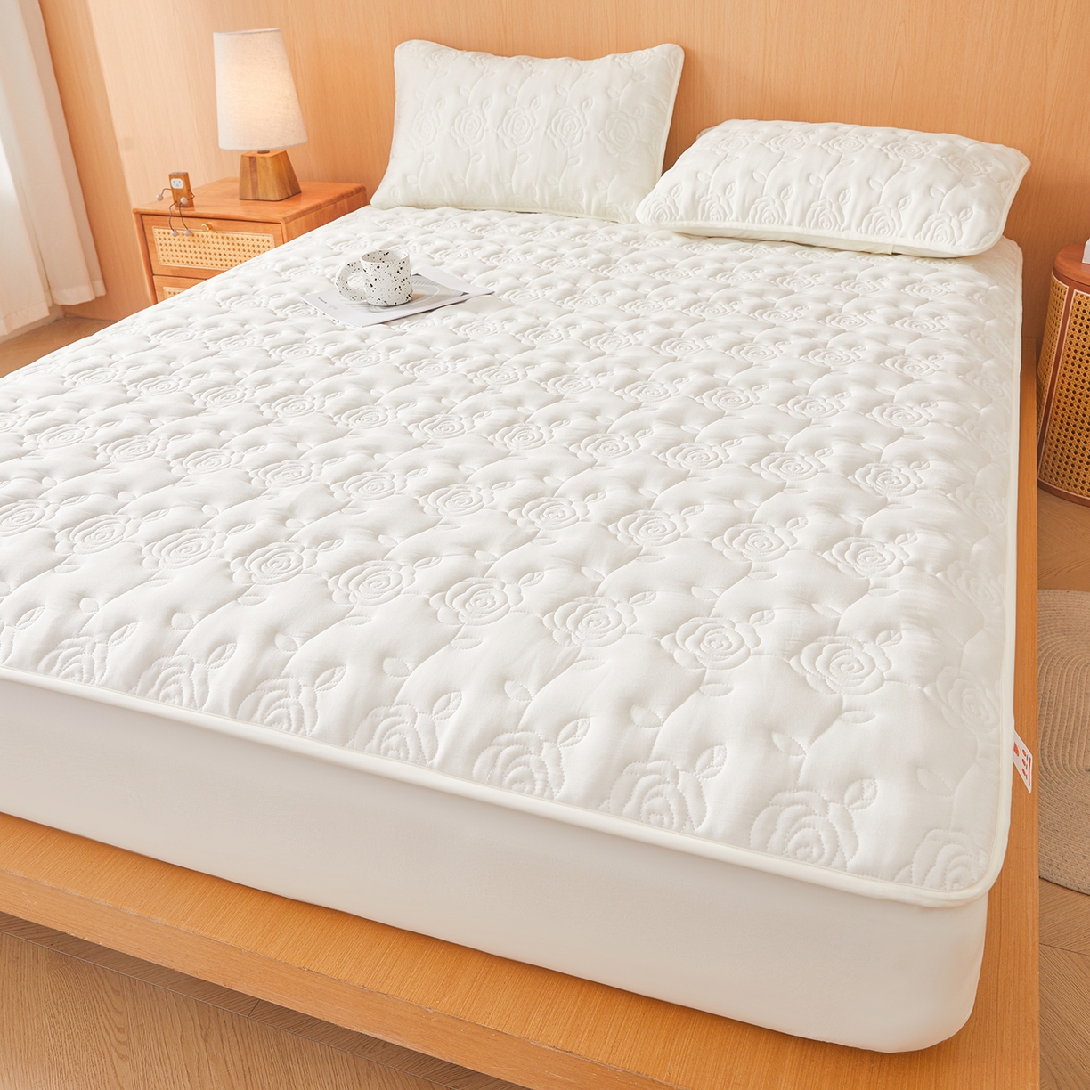 91家纺网 家纺一手货源 找家纺 柔品 2026新款牛奶棉蚕蛹蛋白夹棉单床笠 床笠单件-玫瑰伊人 玫瑰伊人 纯白