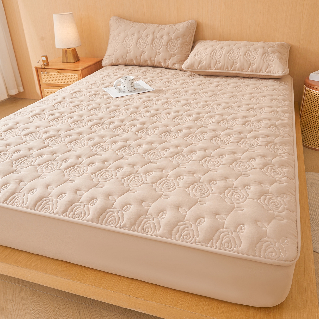 91家纺网 家纺一手货源 找家纺 柔品 2026新款牛奶棉蚕蛹蛋白夹棉单床笠 床笠单件-玫瑰伊人 玫瑰伊人 卡其