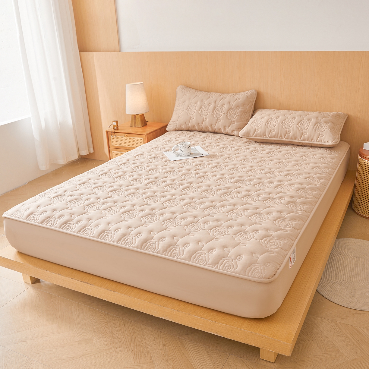 91家纺网 家纺一手货源 找家纺 柔品 2026新款牛奶棉蚕蛹蛋白夹棉单床笠 床笠单件-玫瑰伊人 玫瑰伊人 卡其