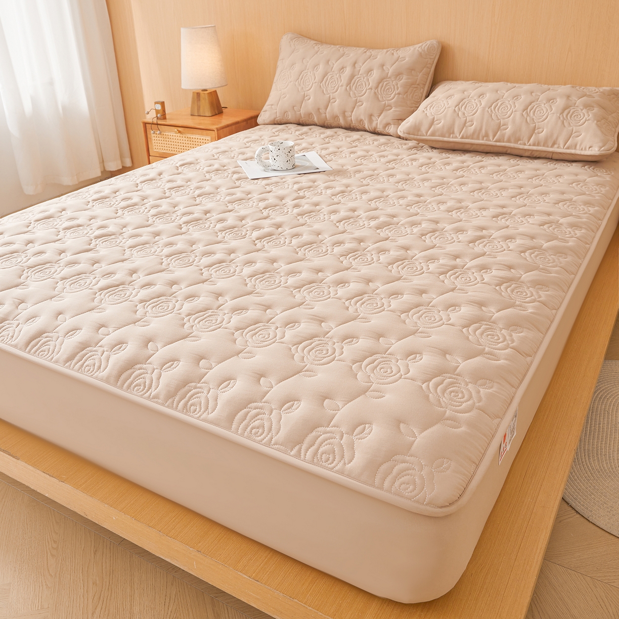 91家纺网 家纺一手货源 找家纺 柔品 2026新款牛奶棉蚕蛹蛋白夹棉单床笠 床笠单件-玫瑰伊人 玫瑰伊人 卡其