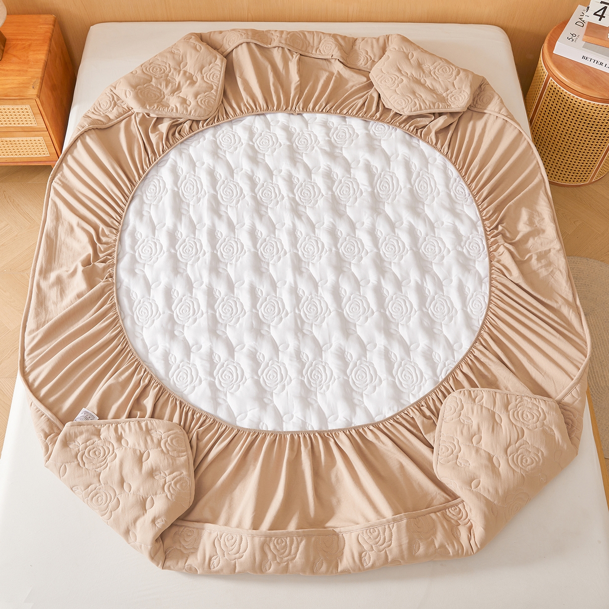 91家纺网 家纺一手货源 找家纺 柔品 2026新款牛奶棉蚕蛹蛋白夹棉单床笠 床笠单件-玫瑰伊人 玫瑰伊人 卡其