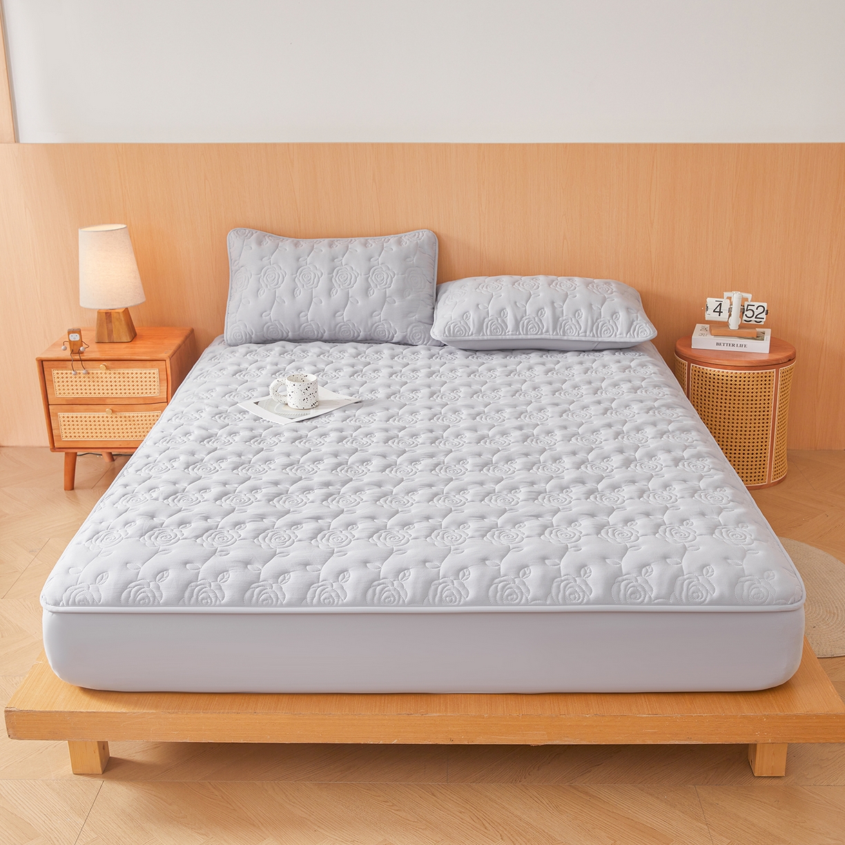 91家纺网 家纺一手货源 找家纺 柔品 2026新款牛奶棉蚕蛹蛋白夹棉单床笠 床笠单件-玫瑰伊人 玫瑰伊人 浅灰