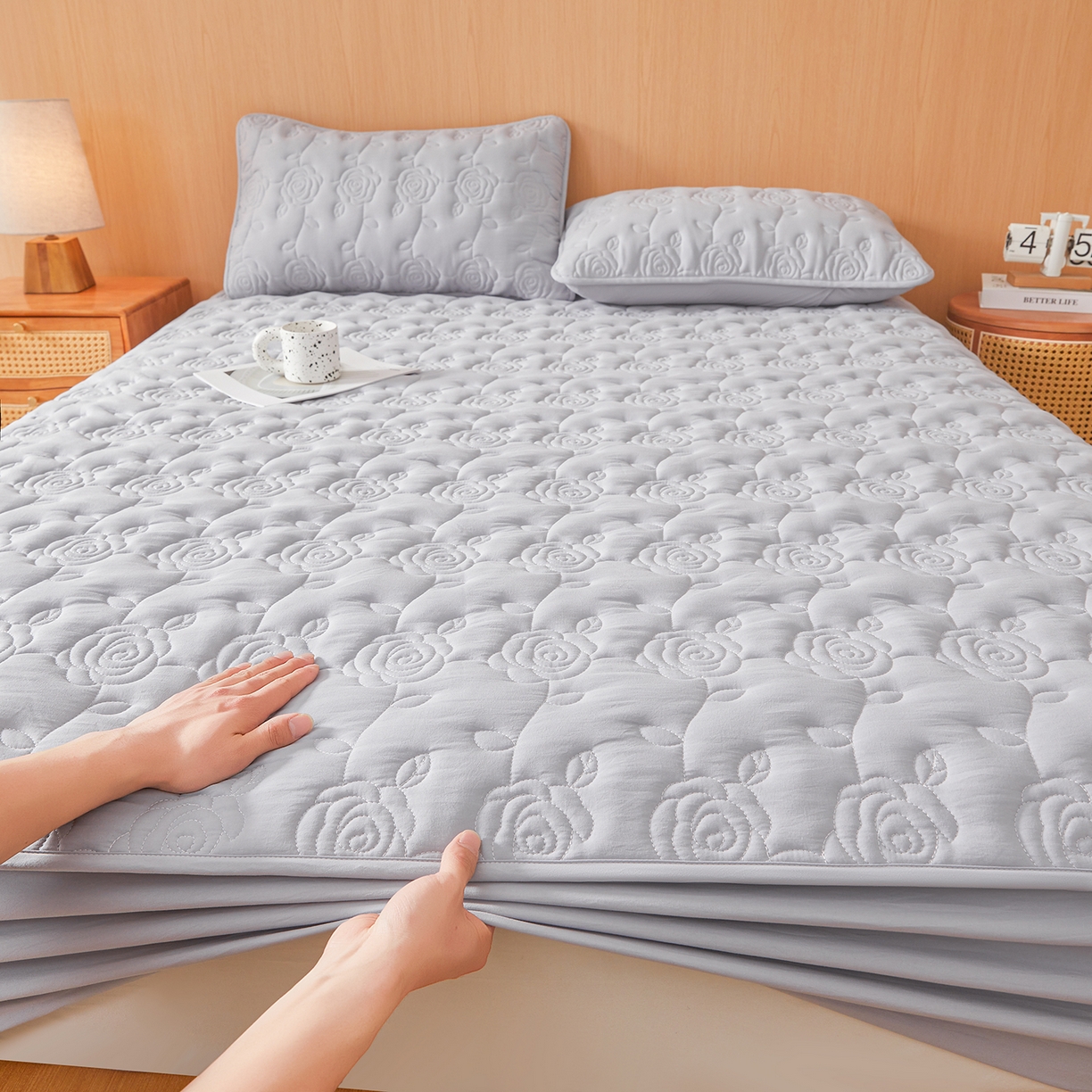 91家纺网 家纺一手货源 找家纺 柔品 2026新款牛奶棉蚕蛹蛋白夹棉单床笠 床笠单件-玫瑰伊人 玫瑰伊人 浅灰