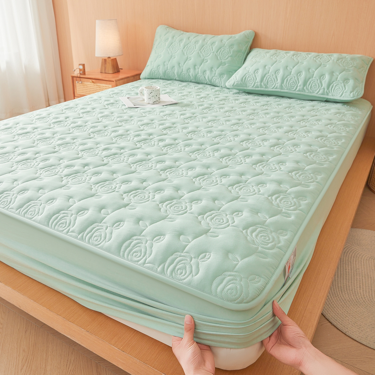 91家纺网 家纺一手货源 找家纺 柔品 2026新款牛奶棉蚕蛹蛋白夹棉单床笠 床笠单件-玫瑰伊人 玫瑰伊人 青绿