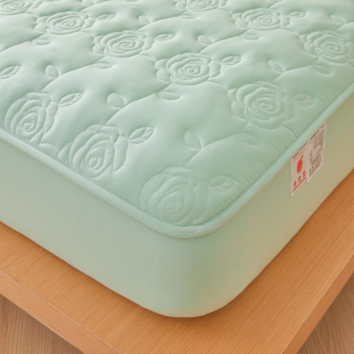 91家纺网 家纺一手货源 找家纺 柔品 2026新款牛奶棉蚕蛹蛋白夹棉单床笠 床笠单件-玫瑰伊人 玫瑰伊人 青绿