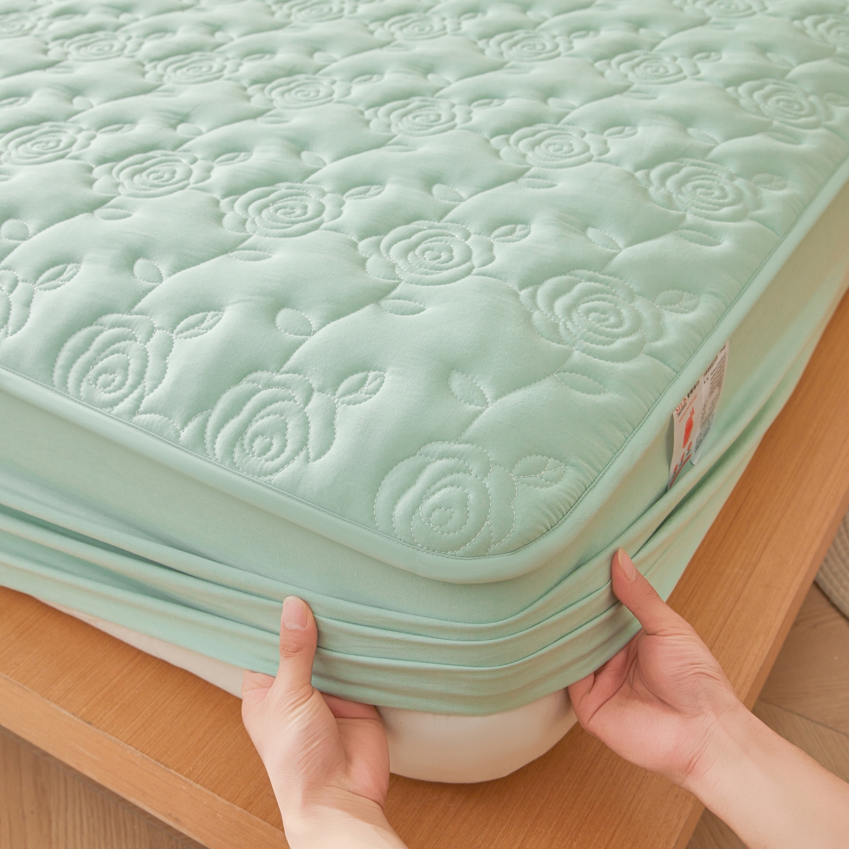 91家纺网 家纺一手货源 找家纺 柔品 2026新款牛奶棉蚕蛹蛋白夹棉单床笠 床笠单件-玫瑰伊人 玫瑰伊人 青绿