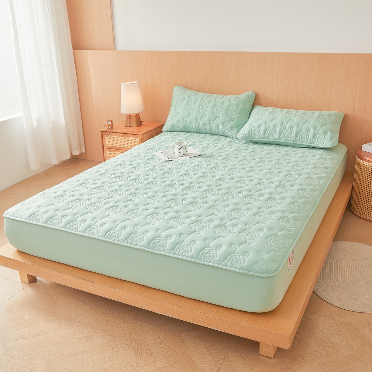 91家纺网 家纺一手货源 找家纺 柔品 2026新款牛奶棉蚕蛹蛋白夹棉单床笠 床笠单件-玫瑰伊人 玫瑰伊人 青绿