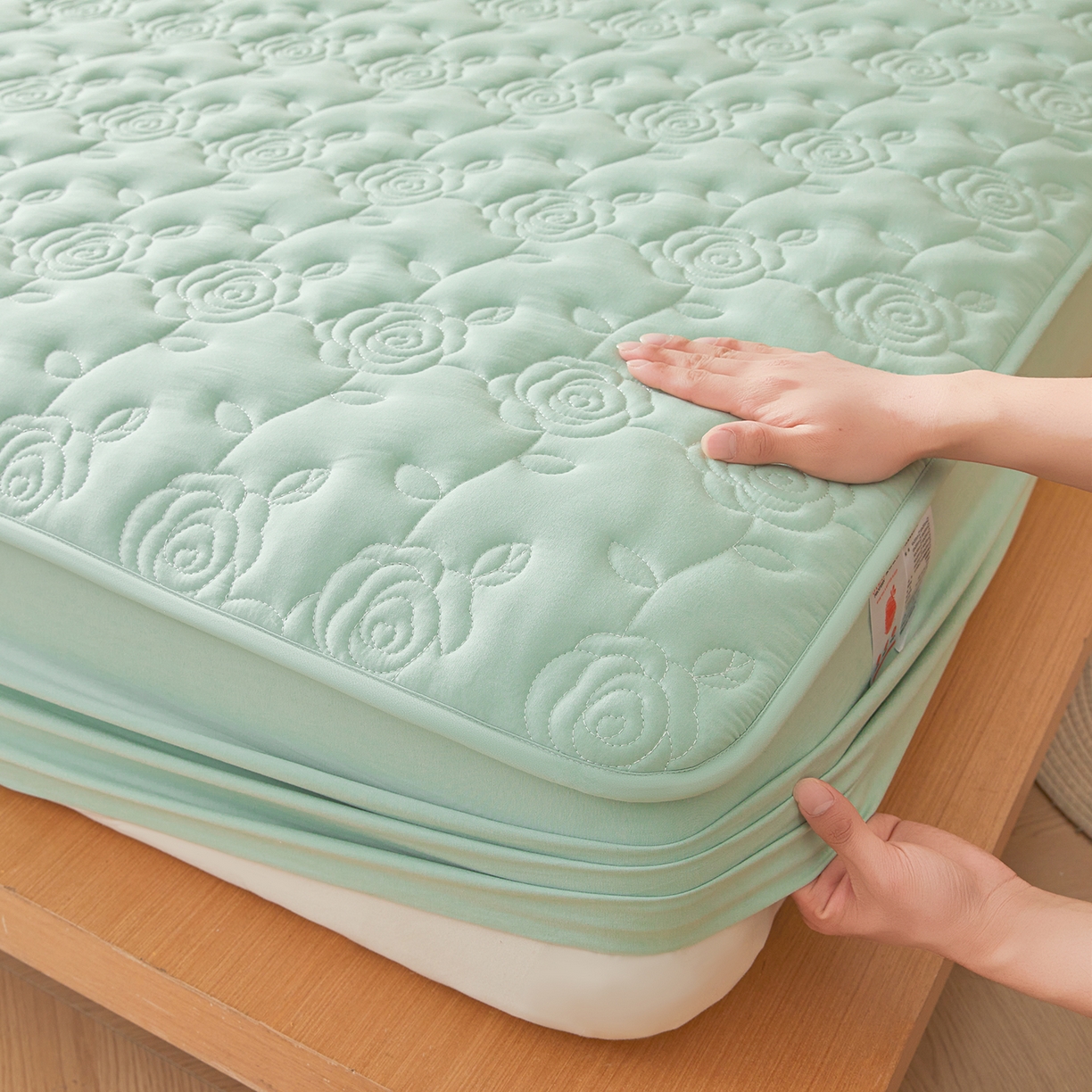 91家纺网 家纺一手货源 找家纺 柔品 2026新款牛奶棉蚕蛹蛋白夹棉单床笠 床笠单件-玫瑰伊人 玫瑰伊人 青绿