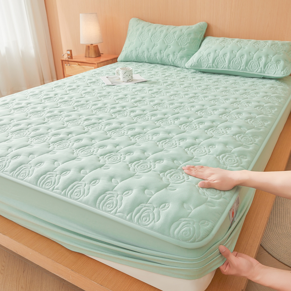 91家纺网 家纺一手货源 找家纺 柔品 2026新款牛奶棉蚕蛹蛋白夹棉单床笠 床笠单件-玫瑰伊人 玫瑰伊人 青绿