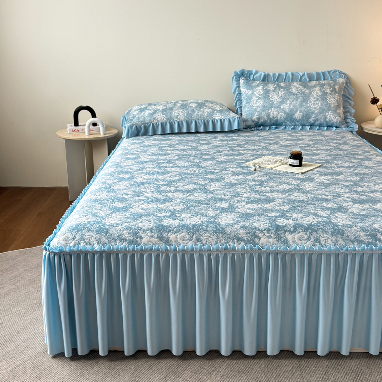 91家纺网 家纺一手货源 找家纺 柔品 2026春夏新款PE中分子床裙款凉席席子-梦里繁花 床裙 梦里繁花 蓝