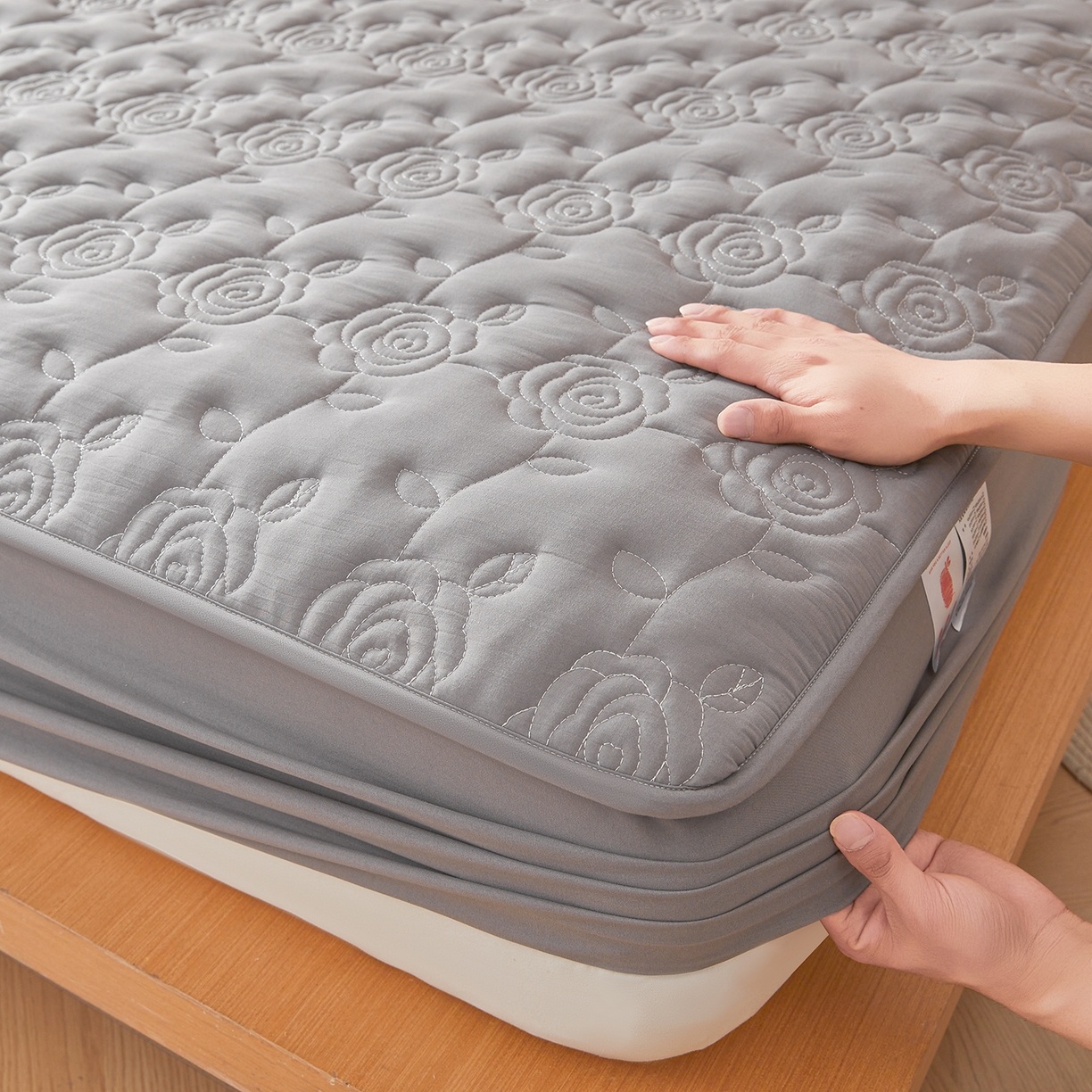 91家纺网 家纺一手货源 找家纺 柔品 2026新款牛奶棉蚕蛹蛋白夹棉单床笠 床笠单件-玫瑰伊人 玫瑰伊人 深灰