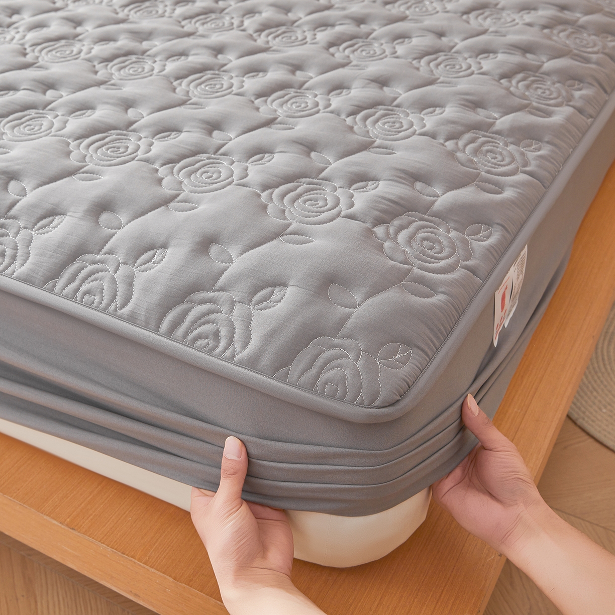 91家纺网 家纺一手货源 找家纺 柔品 2026新款牛奶棉蚕蛹蛋白夹棉单床笠 床笠单件-玫瑰伊人 玫瑰伊人 深灰