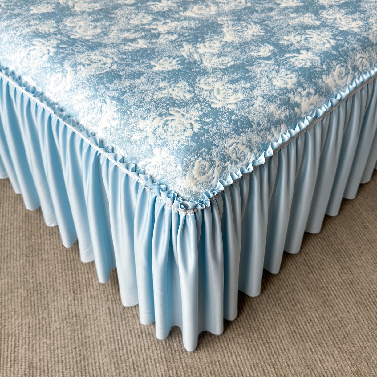 91家纺网 家纺一手货源 找家纺 柔品 2026春夏新款PE中分子床裙款凉席席子-梦里繁花 床裙 梦里繁花 蓝