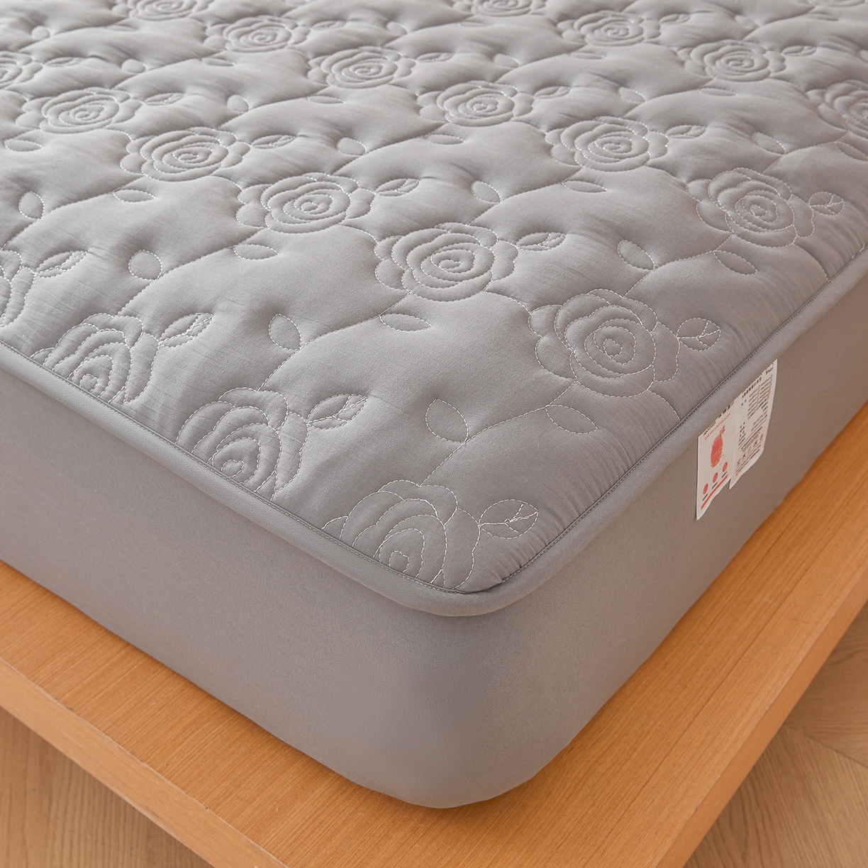 91家纺网 家纺一手货源 找家纺 柔品 2026新款牛奶棉蚕蛹蛋白夹棉单床笠 床笠单件-玫瑰伊人 玫瑰伊人 深灰