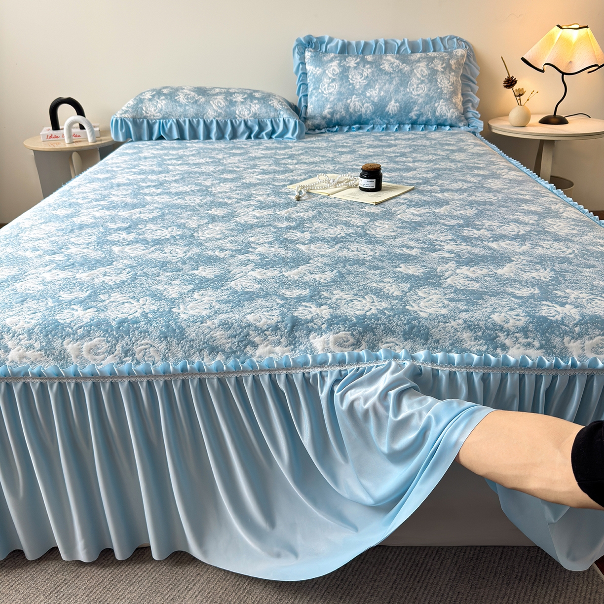 91家纺网 家纺一手货源 找家纺 柔品 2026春夏新款PE中分子床裙款凉席席子-梦里繁花 床裙 梦里繁花 蓝