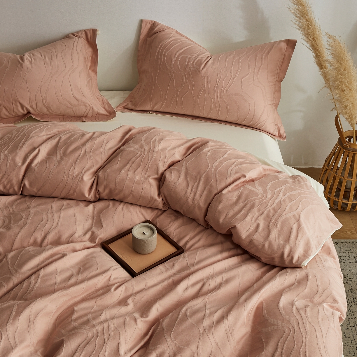 91家纺网 家纺一手货源 找家纺 顾家家居 2026新款AB面全棉厚织提花四件套 潮汐-绯粉