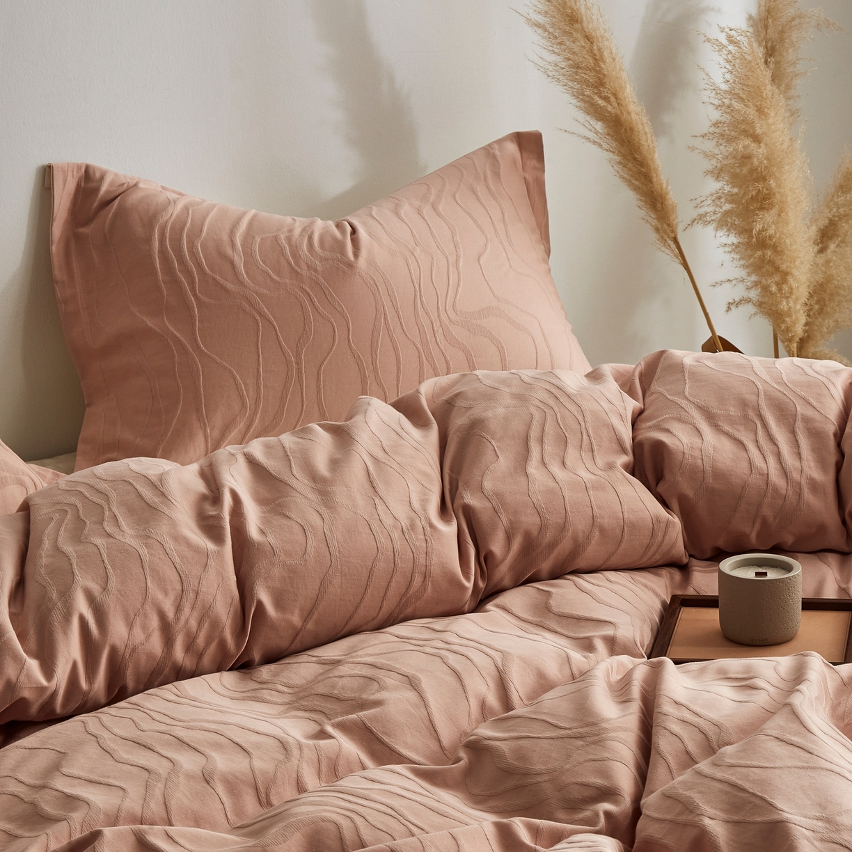 91家纺网 家纺一手货源 找家纺 顾家家居 2026新款AB面全棉厚织提花四件套 潮汐-绯粉