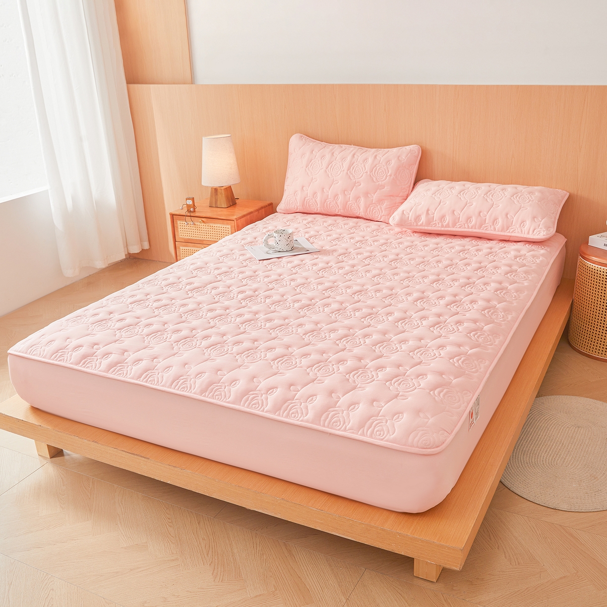 91家纺网 家纺一手货源 找家纺 柔品 2026新款牛奶棉蚕蛹蛋白夹棉单床笠 床笠单件-玫瑰伊人 玫瑰伊人 香粉