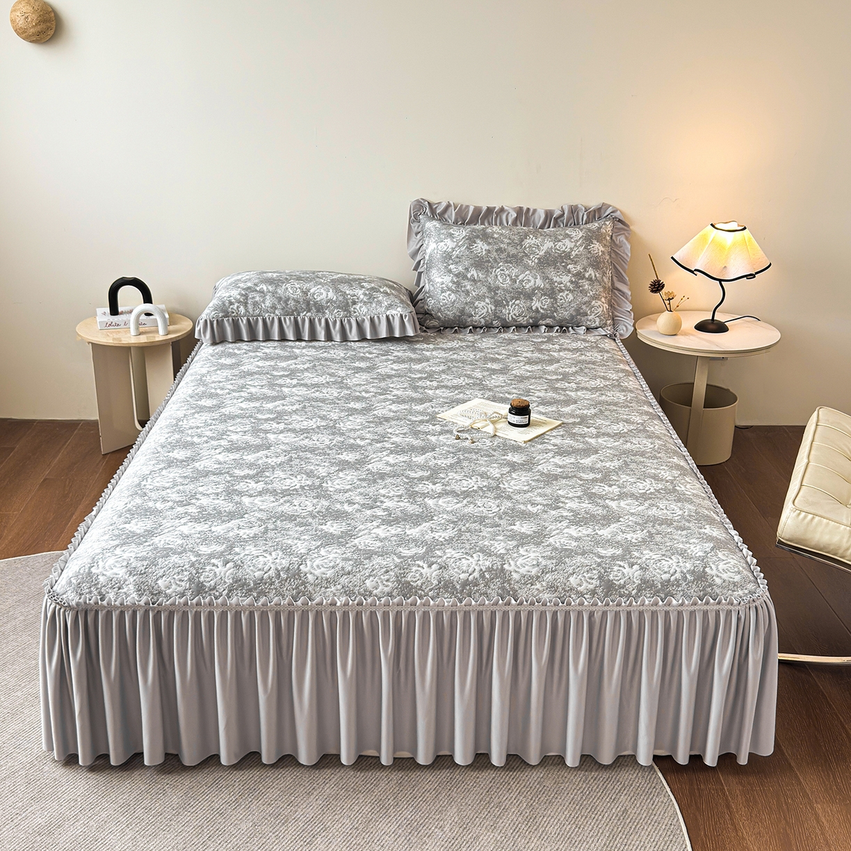 91家纺网 家纺一手货源 找家纺 柔品 2026春夏新款PE中分子床裙款凉席席子-梦里繁花 床裙梦里繁花 灰