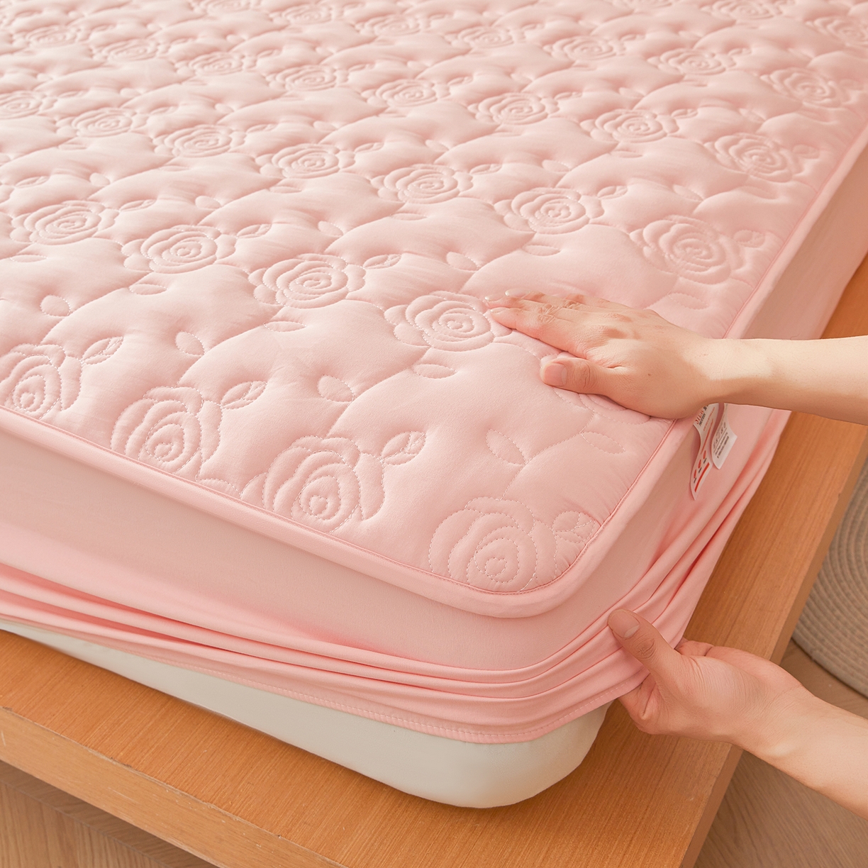 91家纺网 家纺一手货源 找家纺 柔品 2026新款牛奶棉蚕蛹蛋白夹棉单床笠 床笠单件-玫瑰伊人 玫瑰伊人 香粉