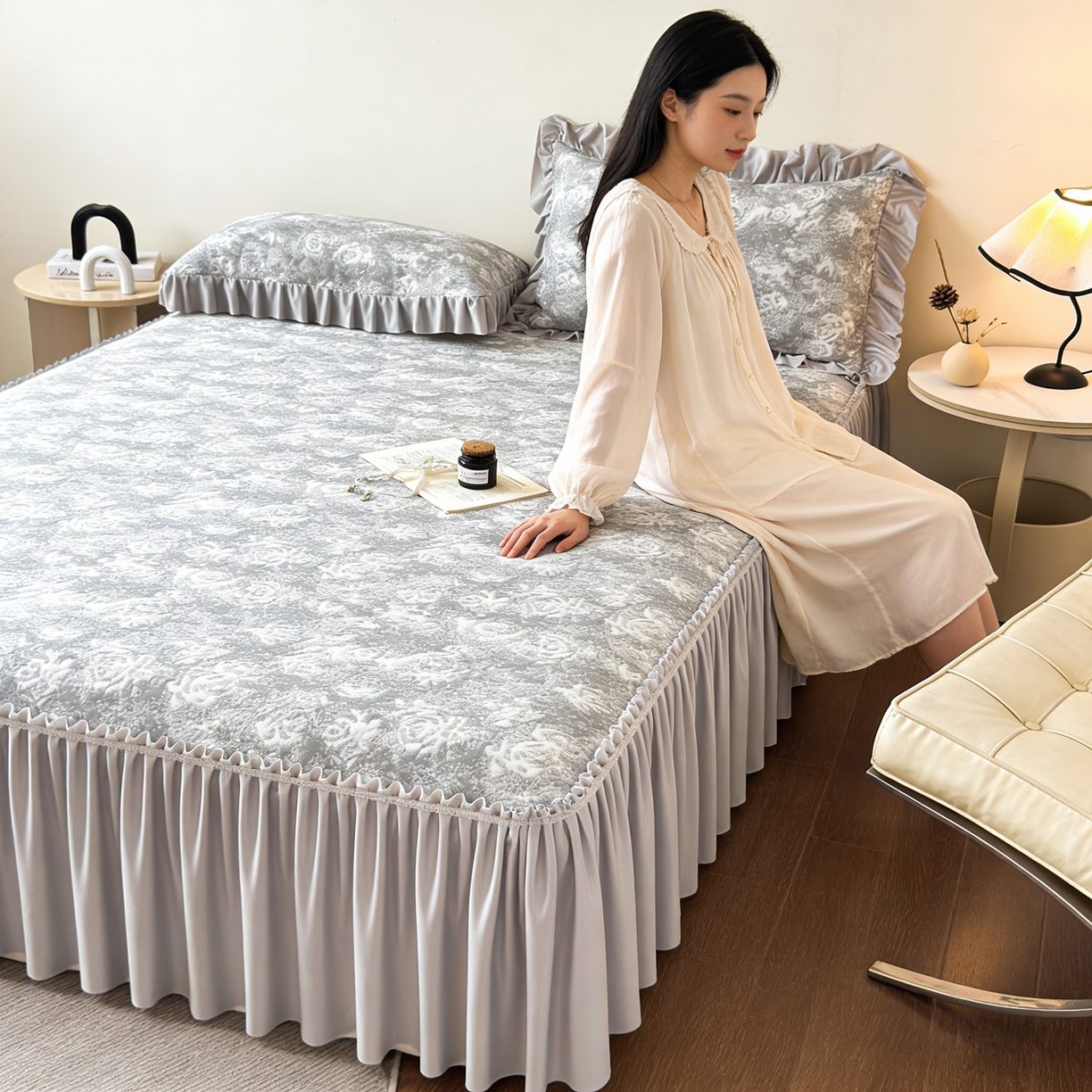 91家纺网 家纺一手货源 找家纺 柔品 2026春夏新款PE中分子床裙款凉席席子-梦里繁花 床裙梦里繁花 灰