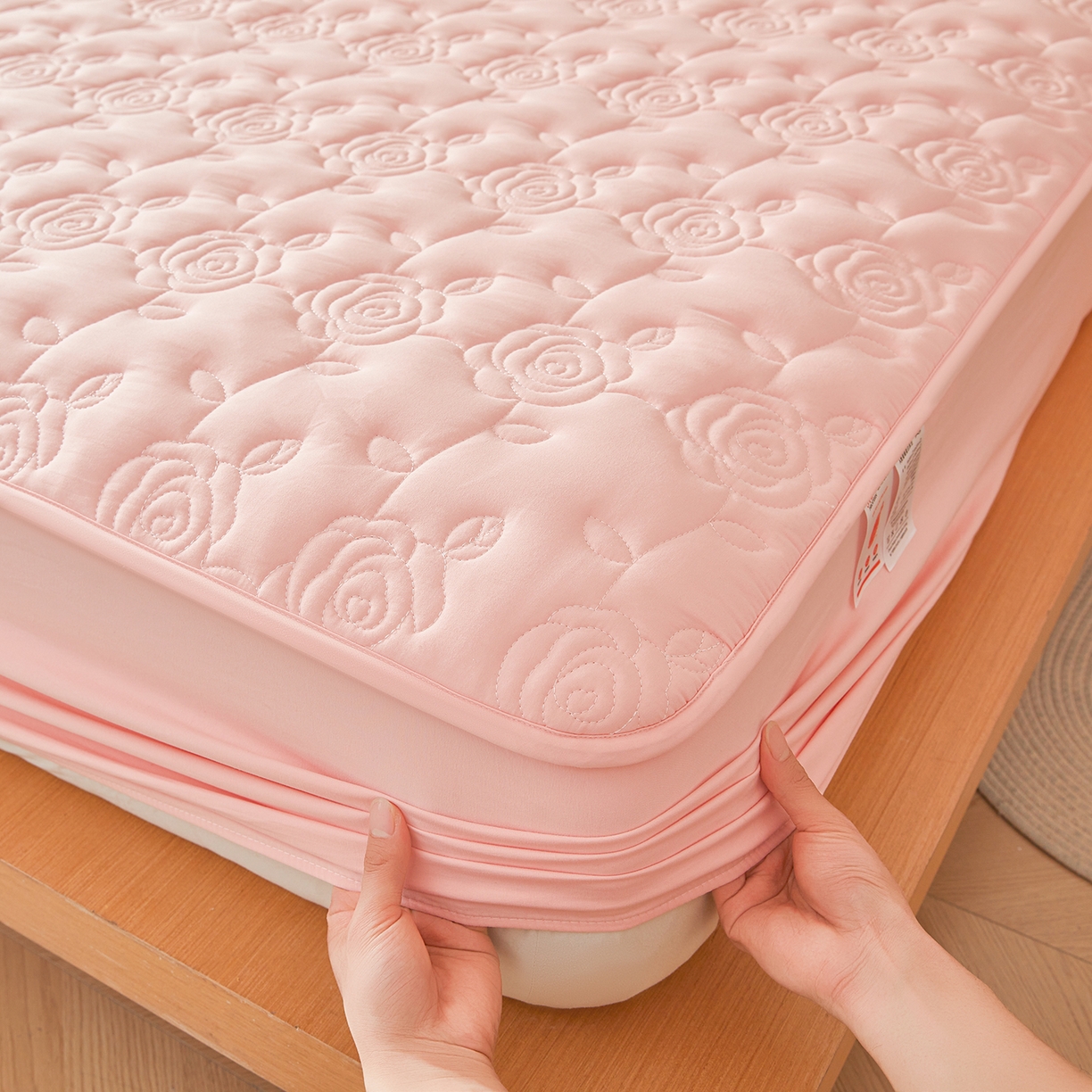 91家纺网 家纺一手货源 找家纺 柔品 2026新款牛奶棉蚕蛹蛋白夹棉单床笠 床笠单件-玫瑰伊人 玫瑰伊人 香粉