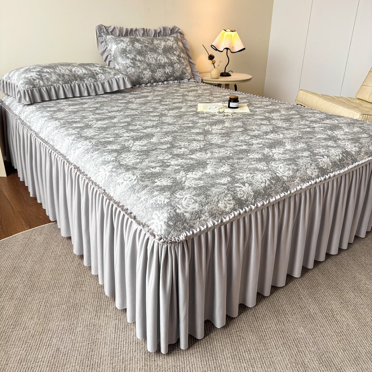 91家纺网 家纺一手货源 找家纺 柔品 2026春夏新款PE中分子床裙款凉席席子-梦里繁花 床裙梦里繁花 灰