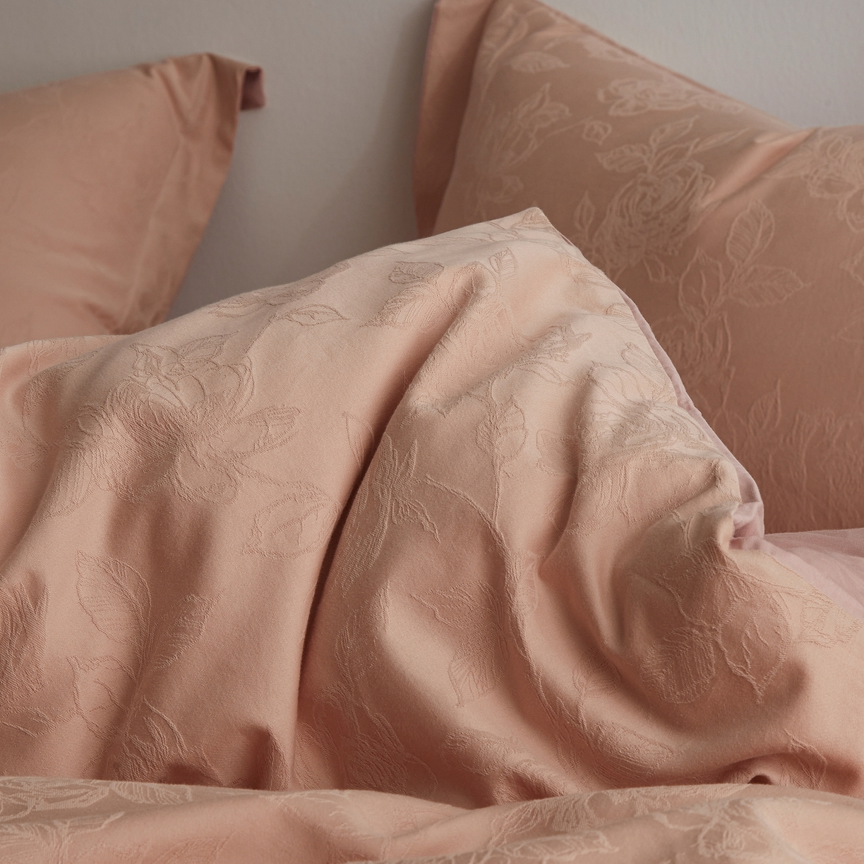 91家纺网 家纺一手货源 找家纺 顾家家居 2026新款AB面全棉厚织提花四件套 芍药-绯粉