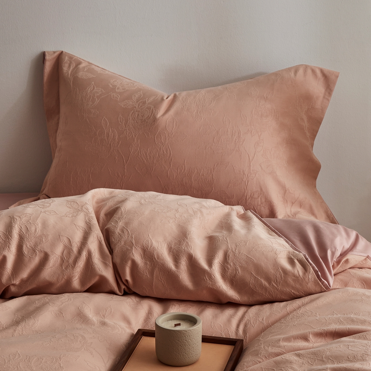 91家纺网 家纺一手货源 找家纺 顾家家居 2026新款AB面全棉厚织提花四件套 芍药-绯粉