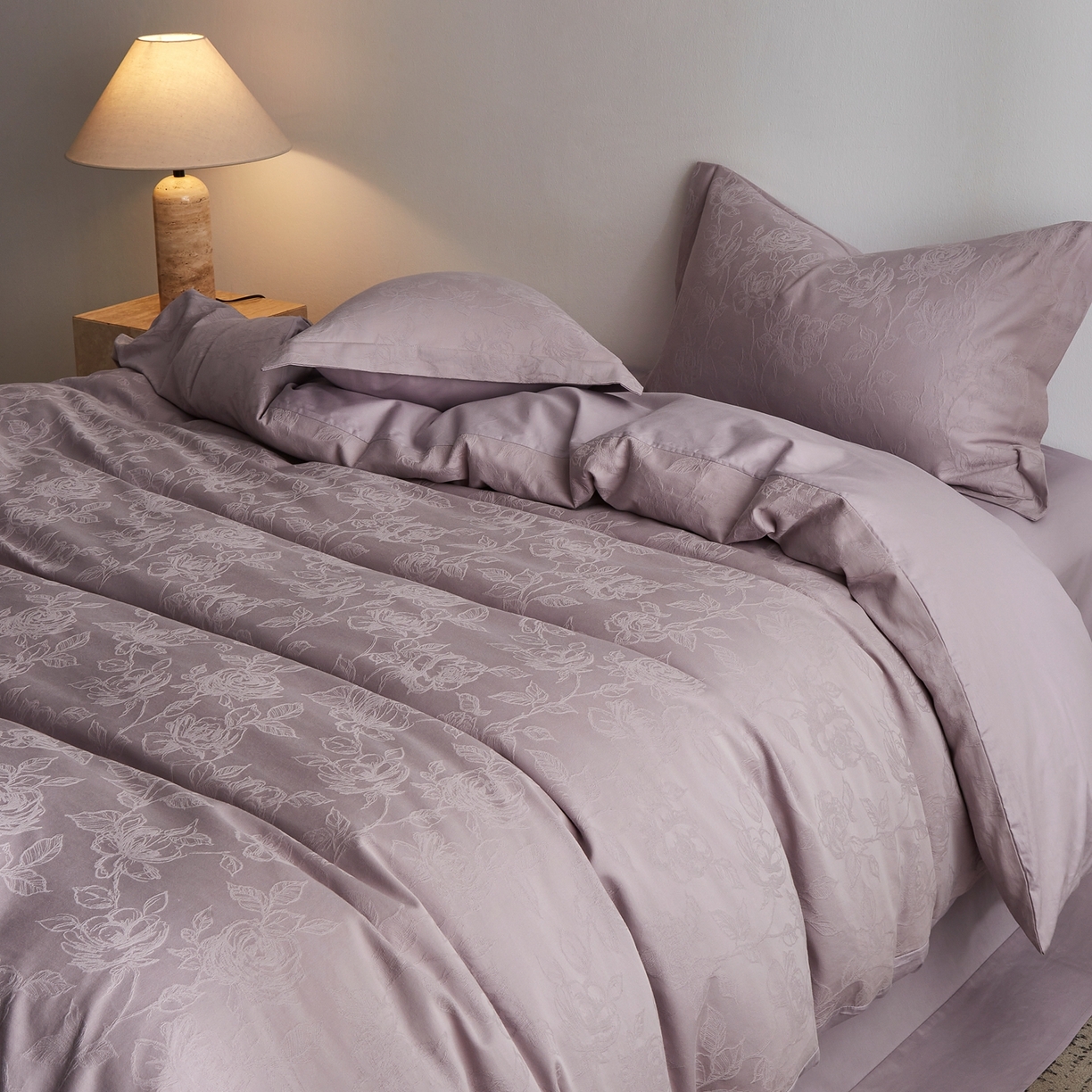 91家纺网 家纺一手货源 找家纺 顾家家居 2026新款AB面全棉厚织提花四件套 芍药-雾紫