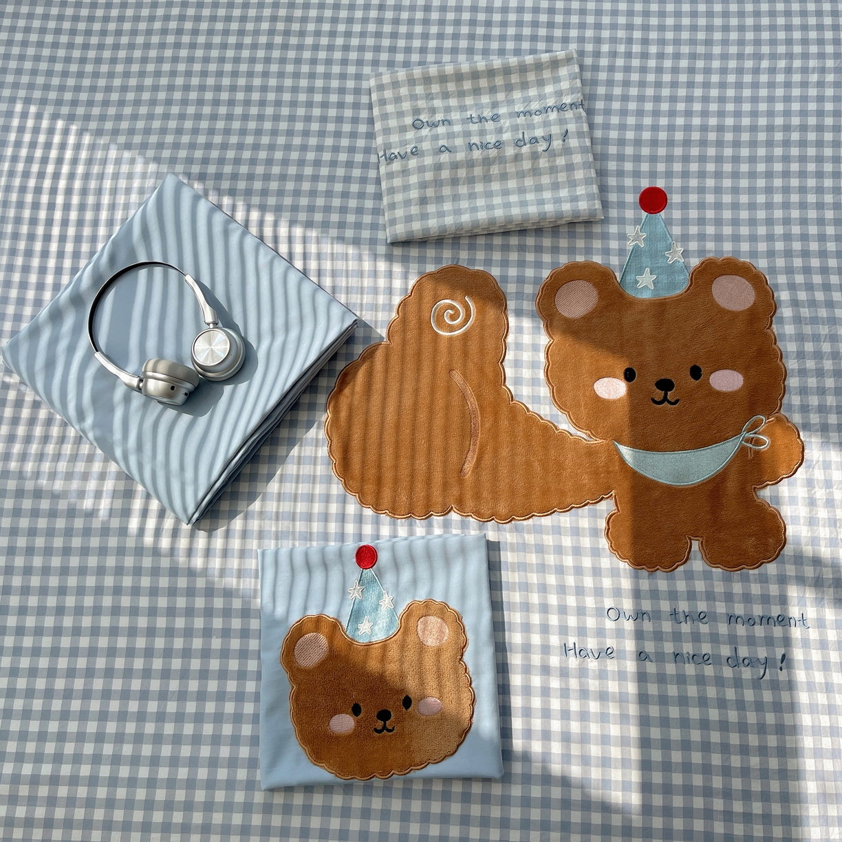 91家纺网 家纺一手货源 找家纺 贝扬思家纺 2026春夏新款云朵贴布绣绣花四件套 Good熊