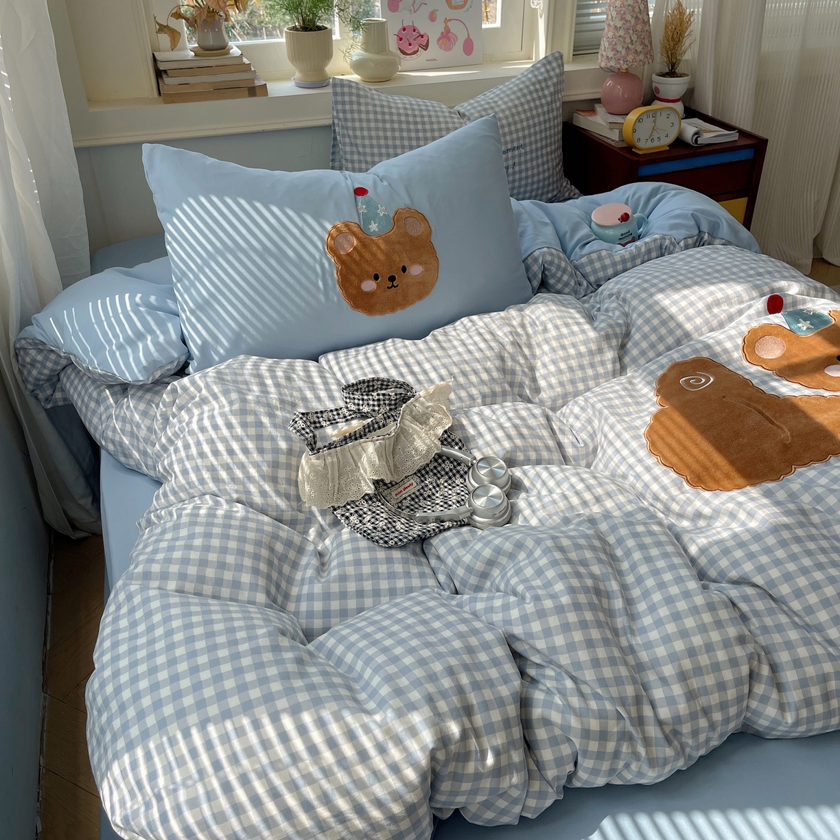 91家纺网 家纺一手货源 找家纺 贝扬思家纺 2026春夏新款云朵贴布绣绣花四件套 Good熊