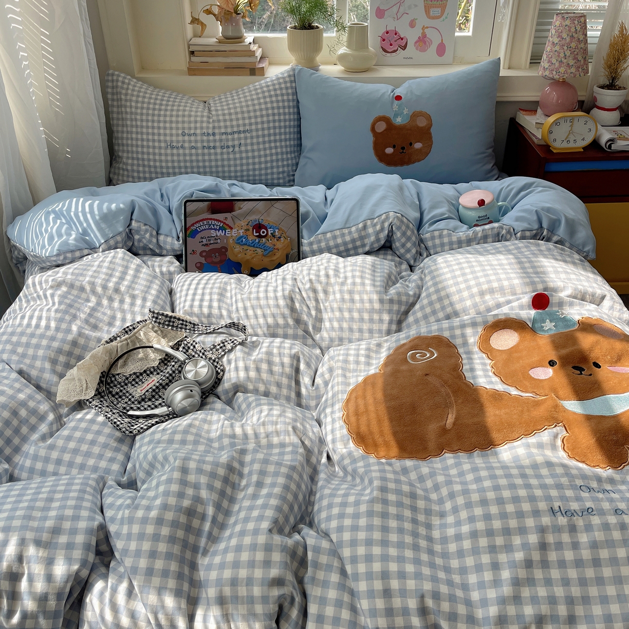 91家纺网 家纺一手货源 找家纺 贝扬思家纺 2026春夏新款云朵贴布绣绣花四件套 Good熊