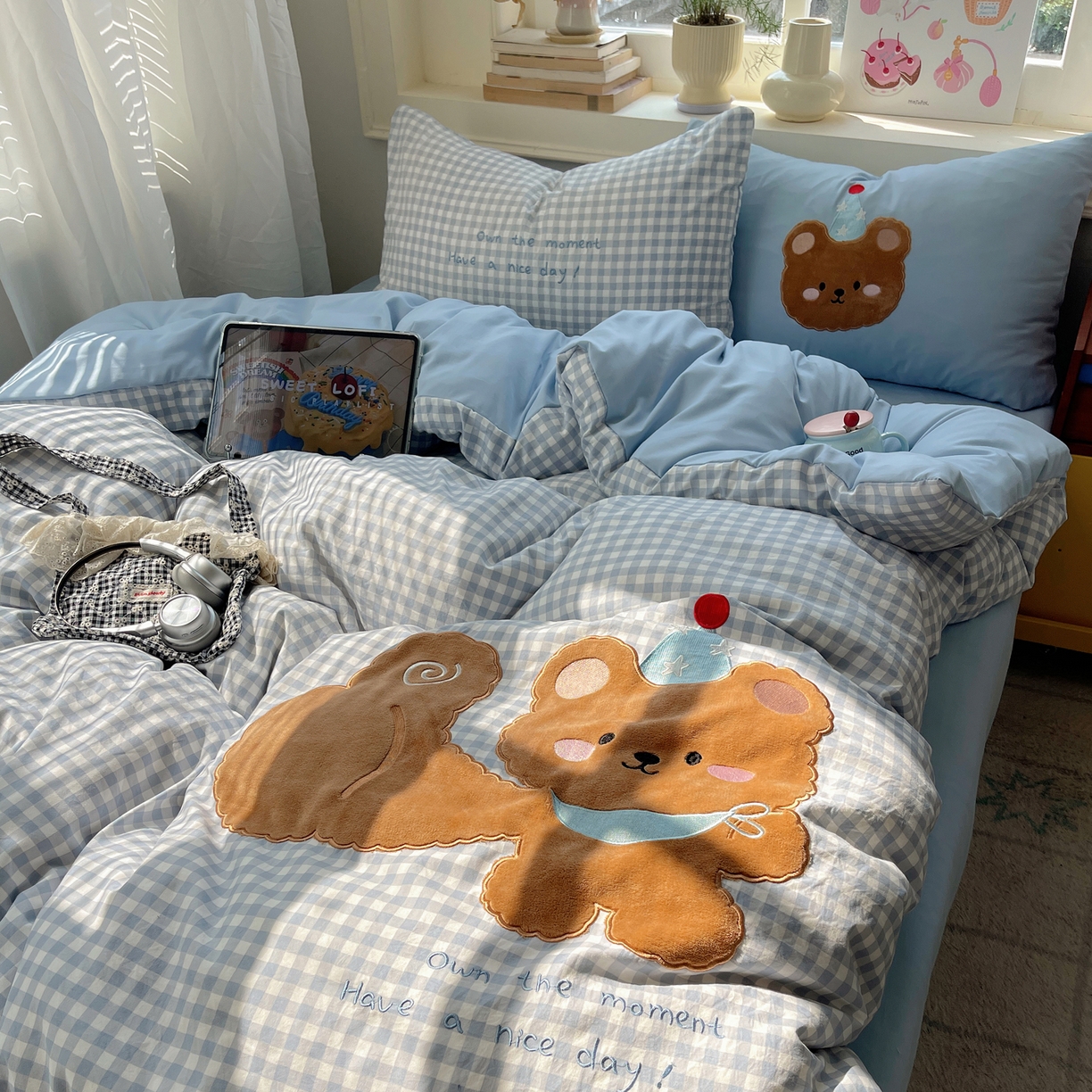 91家纺网 家纺一手货源 找家纺 贝扬思家纺 2026春夏新款云朵贴布绣绣花四件套 Good熊