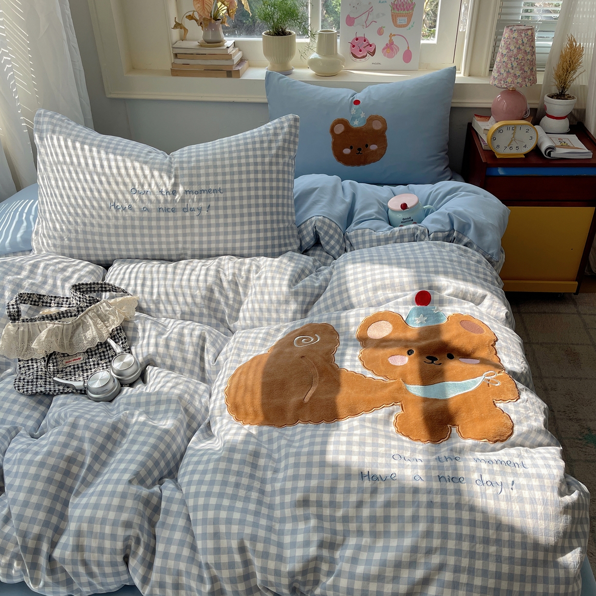 91家纺网 家纺一手货源 找家纺 贝扬思家纺 2026春夏新款云朵贴布绣绣花四件套 Good熊