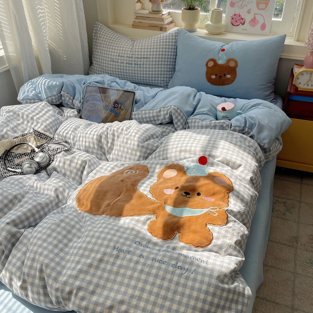 91家纺网 家纺一手货源 找家纺 贝扬思家纺 2026春夏新款云朵贴布绣绣花四件套 Good熊