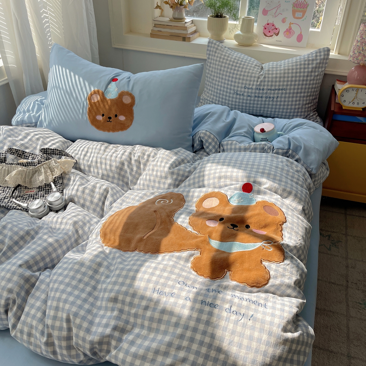 91家纺网 家纺一手货源 找家纺 贝扬思家纺 2026春夏新款云朵贴布绣绣花四件套 Good熊