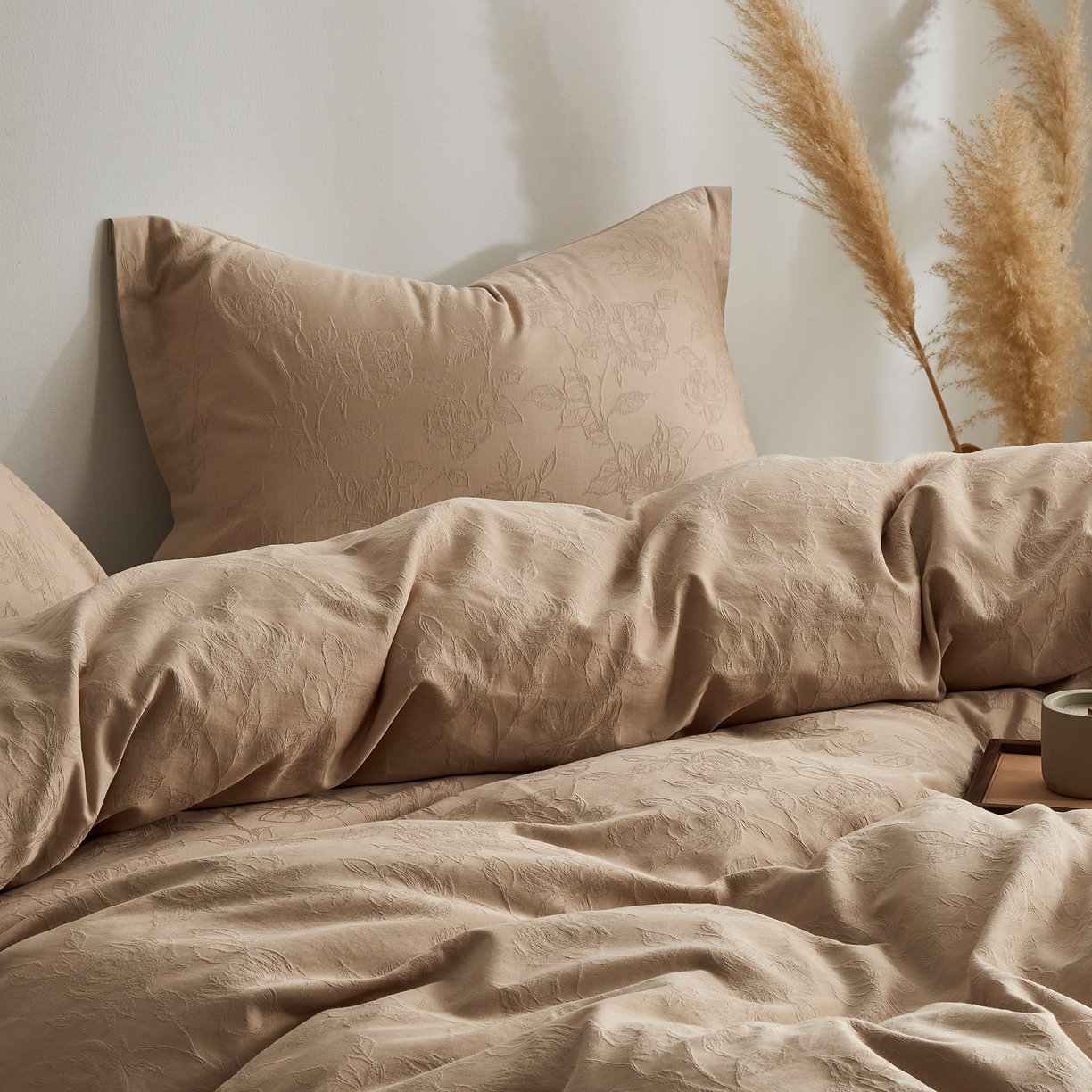 91家纺网 家纺一手货源 找家纺 顾家家居 2026新款AB面全棉厚织提花四件套 芍药-芸黄