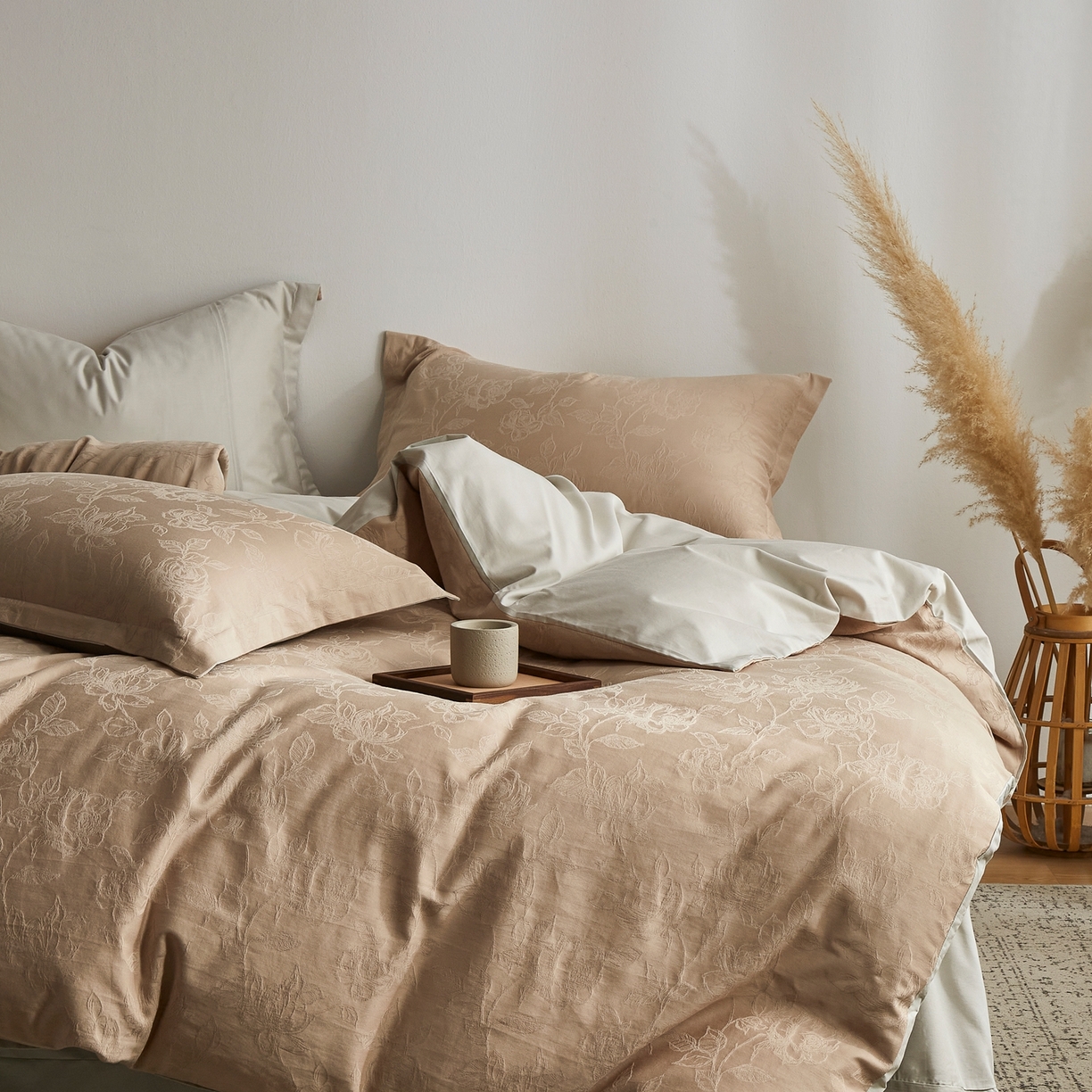 91家纺网 家纺一手货源 找家纺 顾家家居 2026新款AB面全棉厚织提花四件套 芍药-芸黄