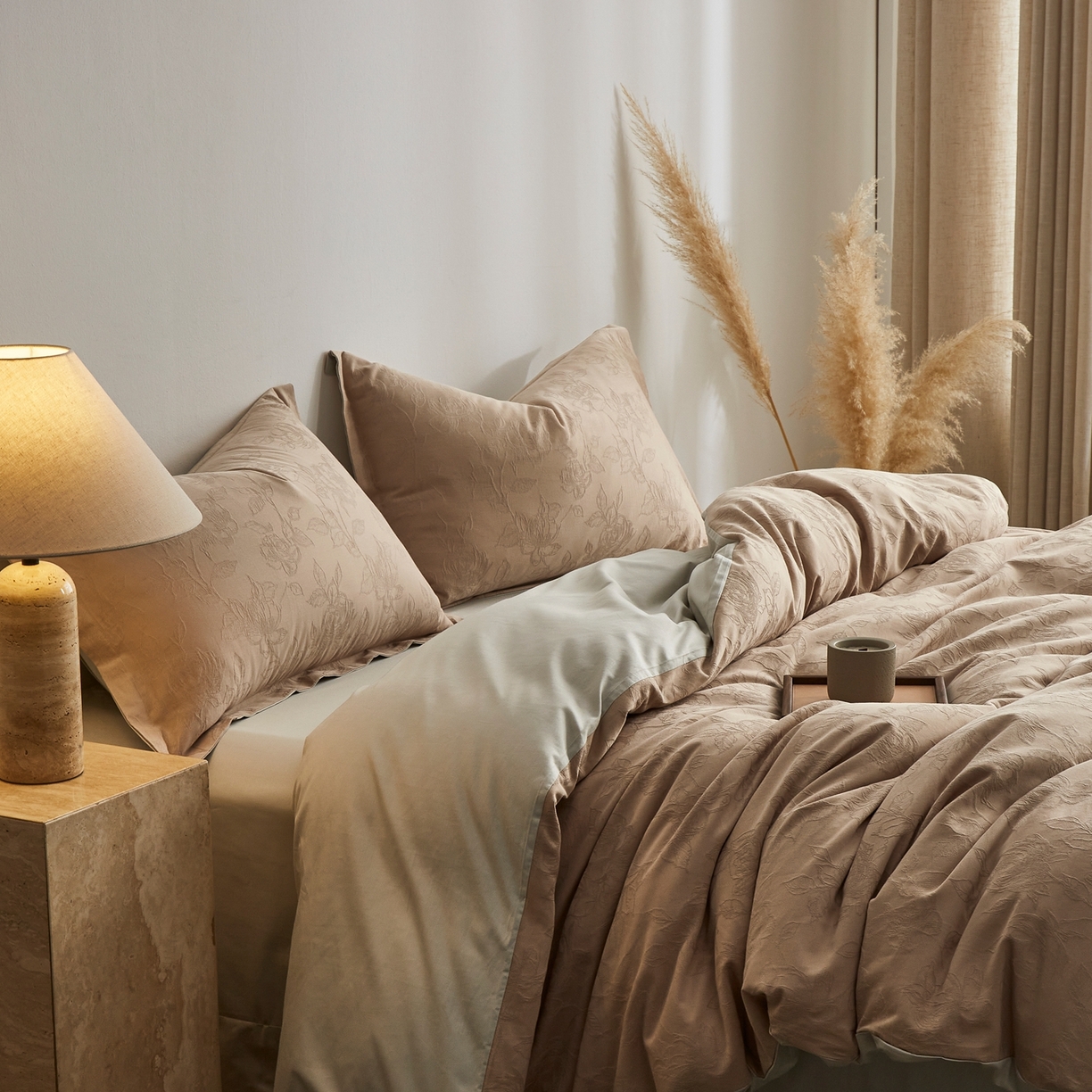 91家纺网 家纺一手货源 找家纺 顾家家居 2026新款AB面全棉厚织提花四件套 芍药-芸黄