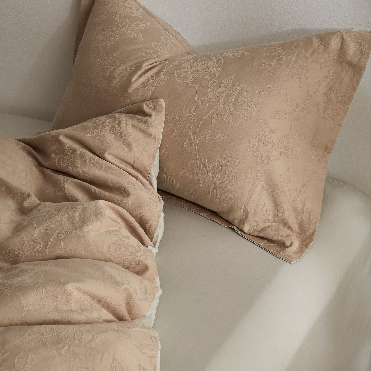 91家纺网 家纺一手货源 找家纺 顾家家居 2026新款AB面全棉厚织提花四件套 芍药-芸黄