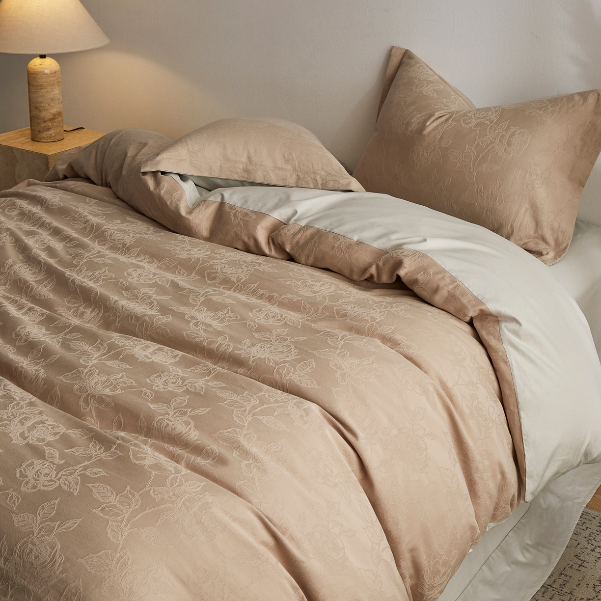 91家纺网 家纺一手货源 找家纺 顾家家居 2026新款AB面全棉厚织提花四件套 芍药-芸黄