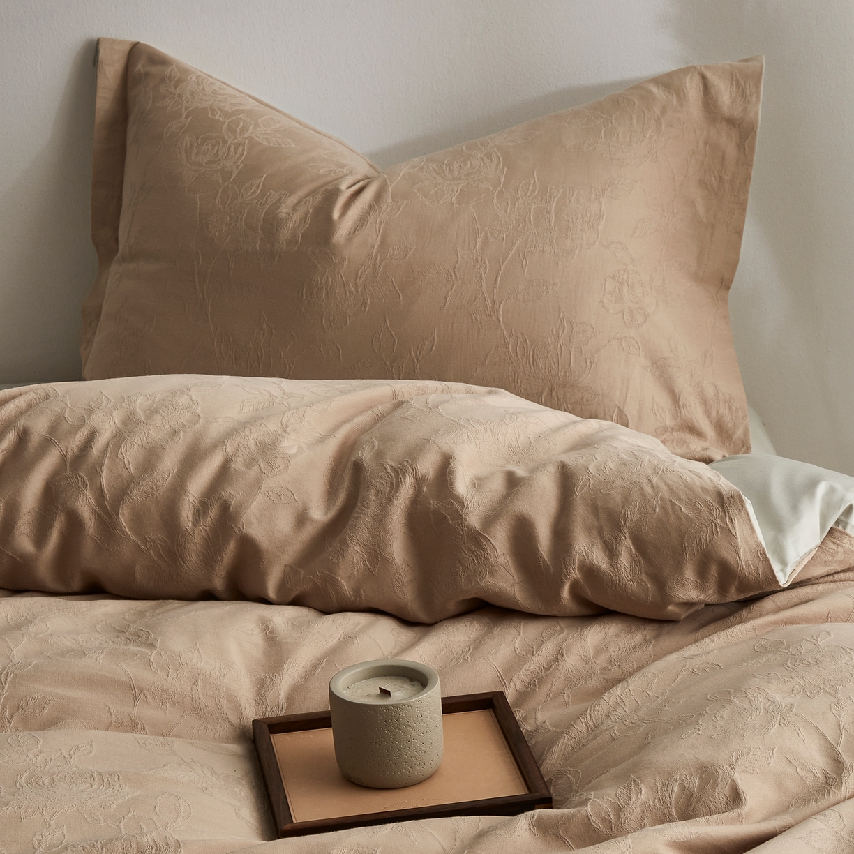 91家纺网 家纺一手货源 找家纺 顾家家居 2026新款AB面全棉厚织提花四件套 芍药-芸黄