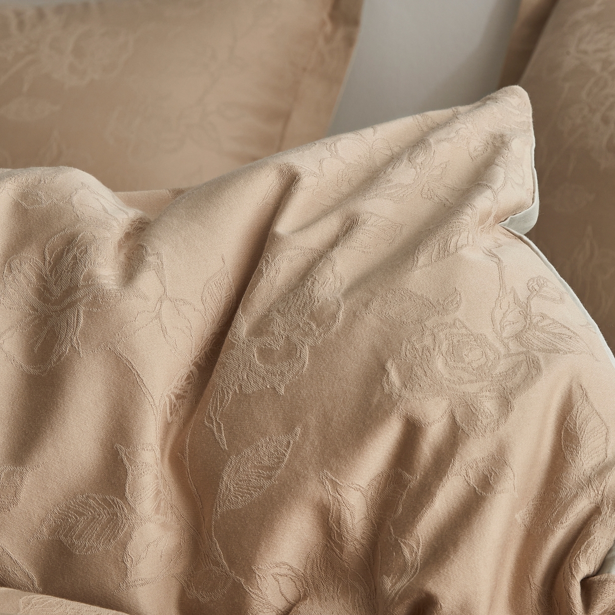 91家纺网 家纺一手货源 找家纺 顾家家居 2026新款AB面全棉厚织提花四件套 芍药-芸黄