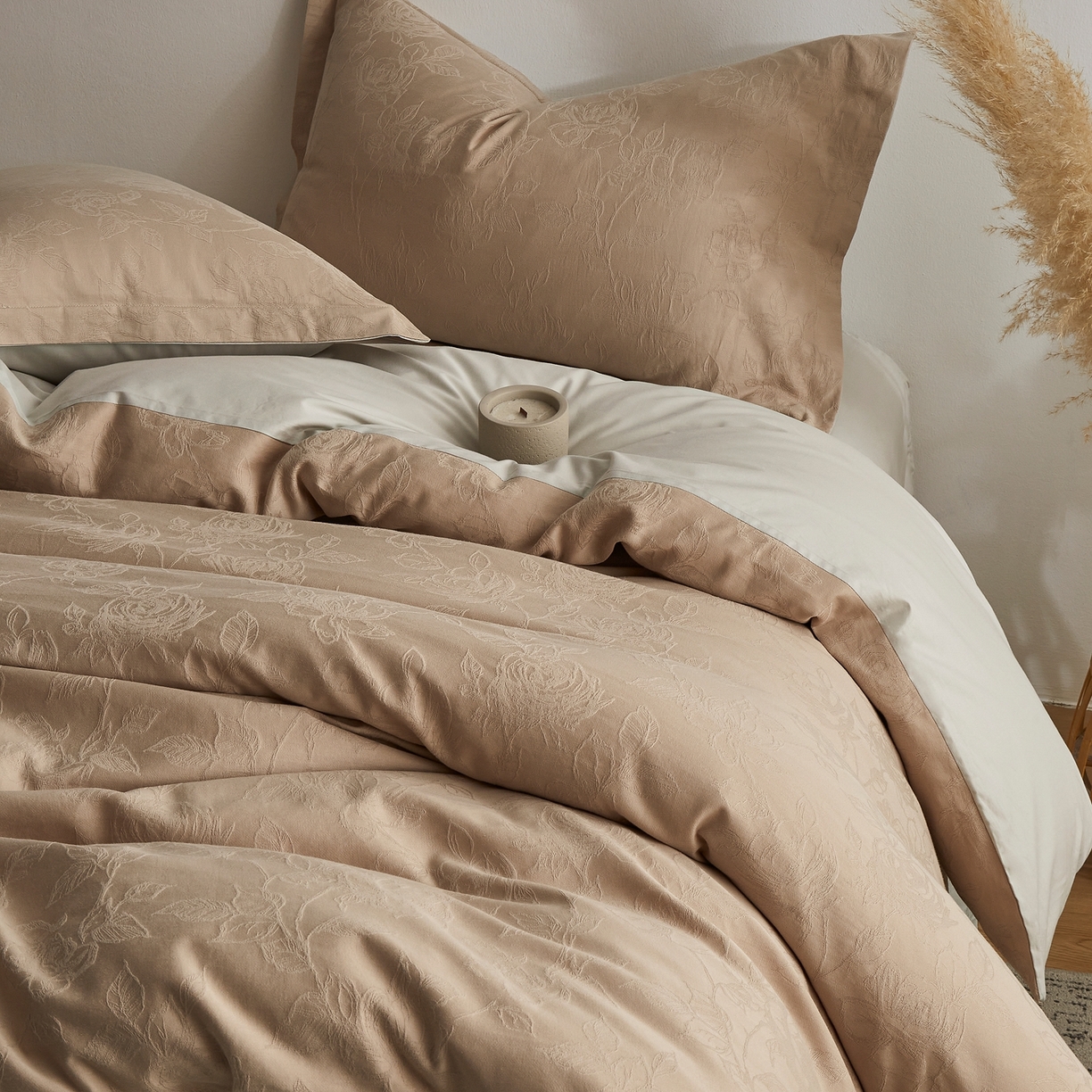 91家纺网 家纺一手货源 找家纺 顾家家居 2026新款AB面全棉厚织提花四件套 芍药-芸黄