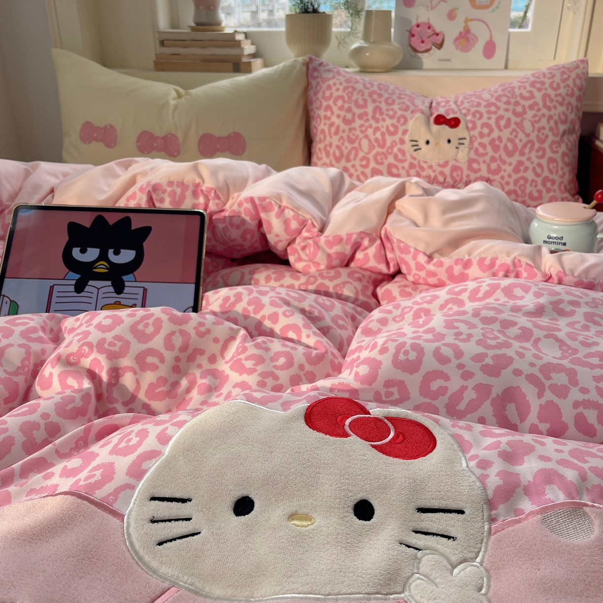 91家纺网 家纺一手货源 找家纺 贝扬思家纺 2026春夏新款云朵贴布绣绣花四件套 粉豹小猫